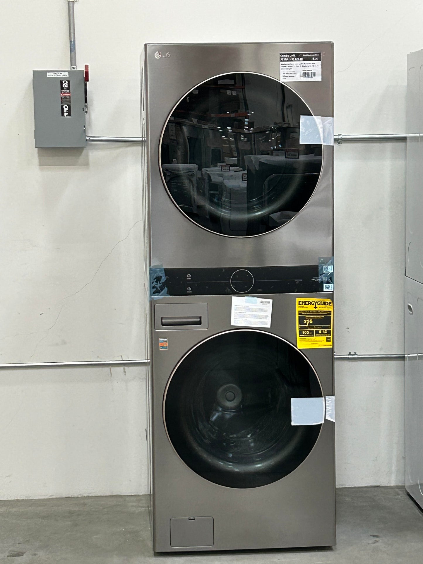 [LG]Single Unit Front Load LG WashTower™ with Center Control™ 4.5 cu. ft. Washer and 7.4 cu. ft. Electric Dryer